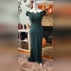 Elegant Green Lace Off-Shoulder Dress
